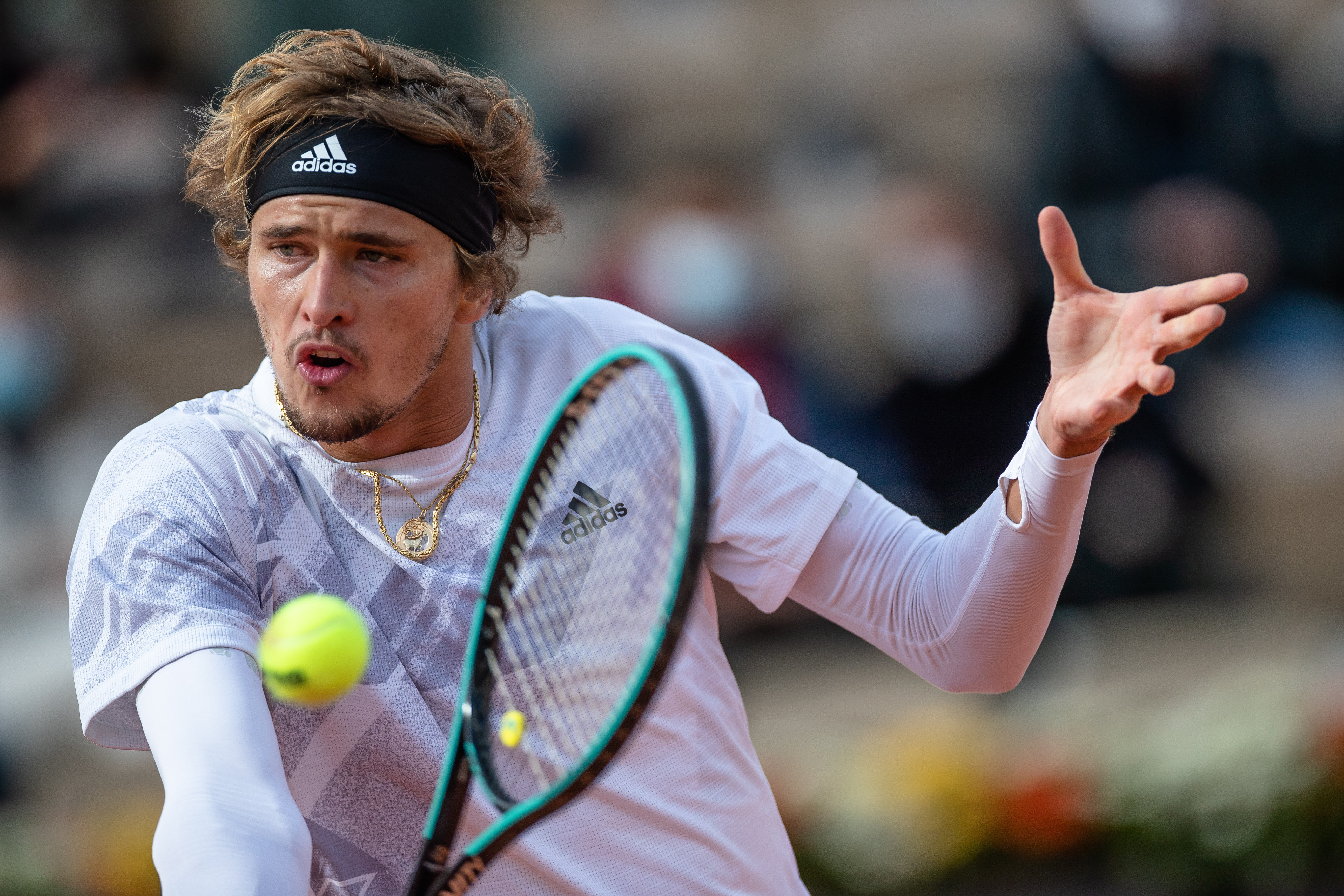 不屈不挠的 不屈不挠的