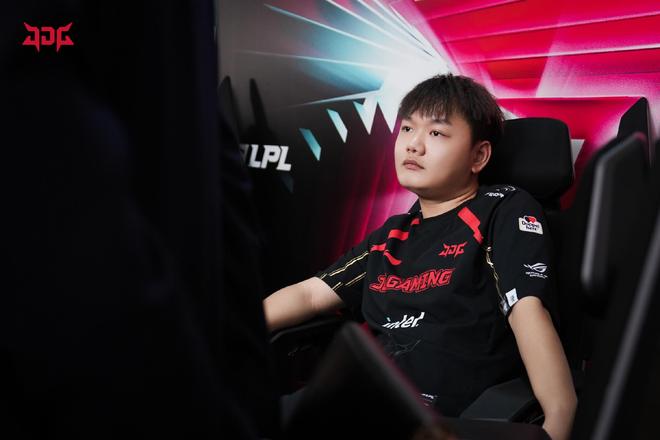 起跳后在空 起跳后在空